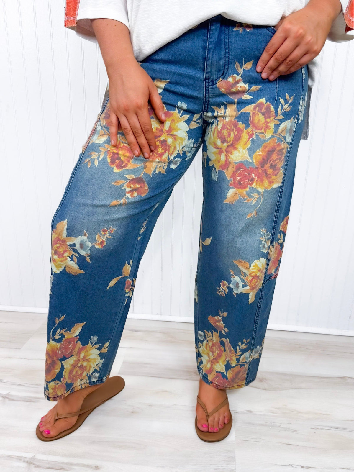 Jean fleuri coupe arrondie